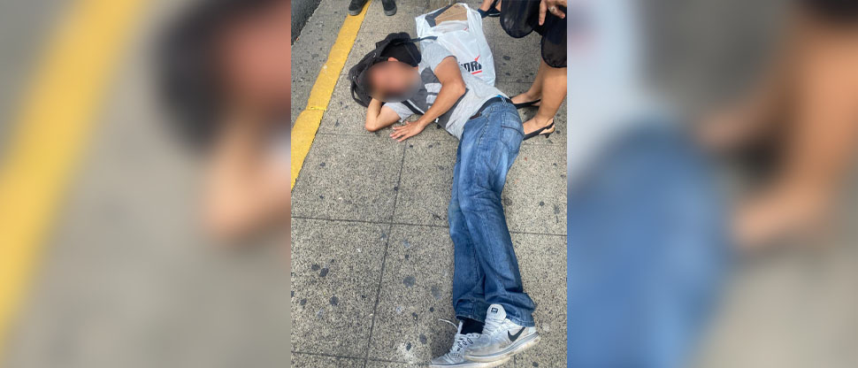 Peatón sufre ataque de epilepsia cerca de popular universidad en el centro de San Salvador 