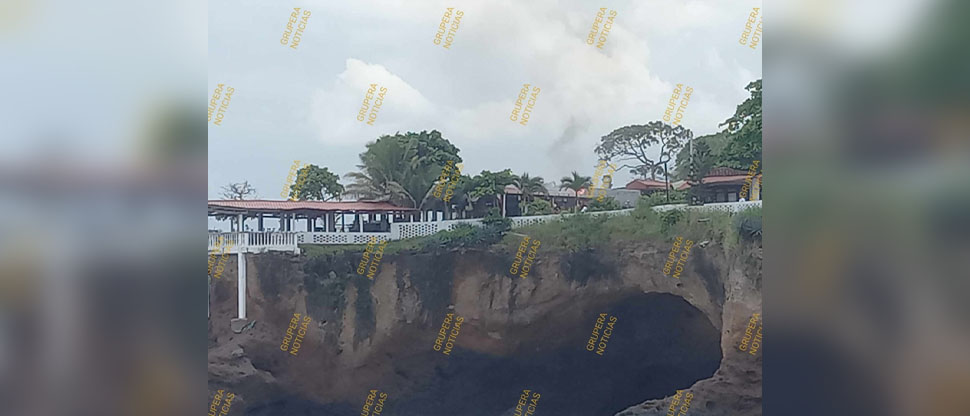 Sofocan incendio en un local de la zona turística del puerto de Acajutla 