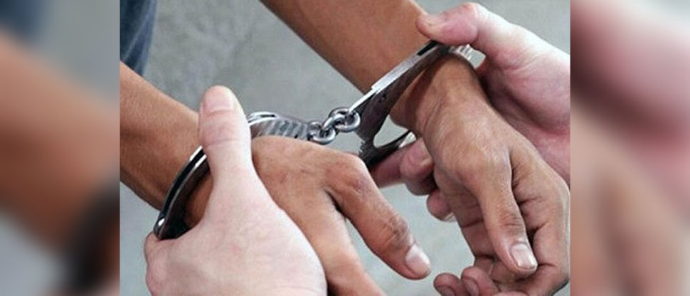 Cae jovencito que intentaba reclutar menores para la pandilla en un centro escolar