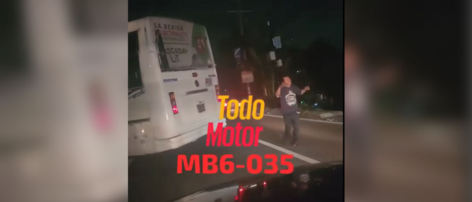Motorista de bus de la ruta 11, pasado de copas, se sube al arriate en carretera a Comalapa