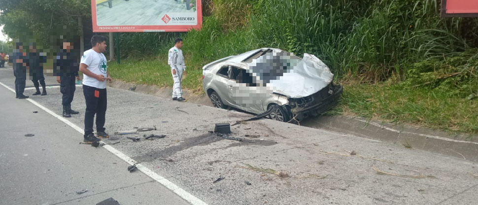 Automovilista fallece tras estrellarse contra poste en el bulevar Constitución