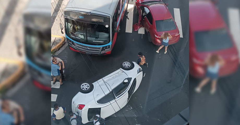 Reportan fuerte accidente frente a centro comercial en paseo Escalón