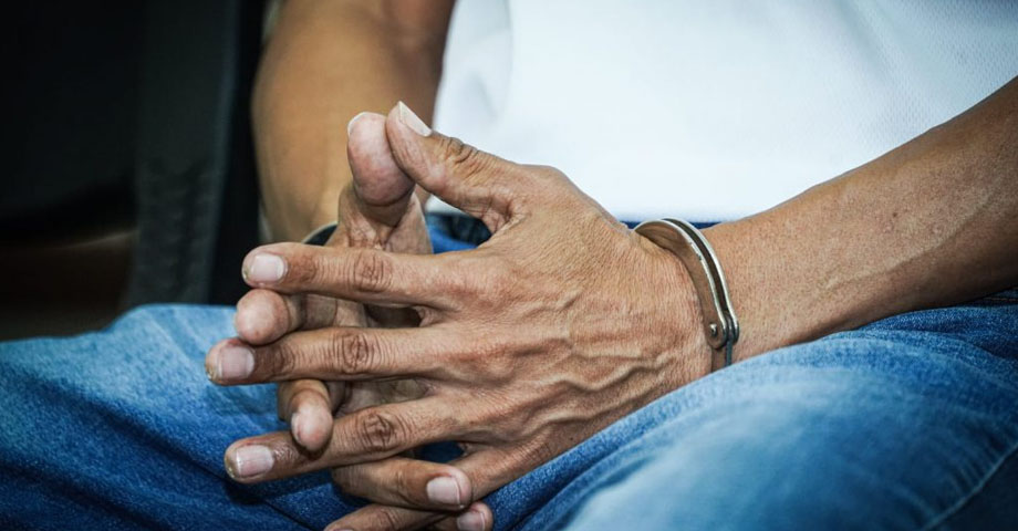 Juez sentencia a 35 años de cárcel a sujeto que mostró videos indebidos a dos menores de edad