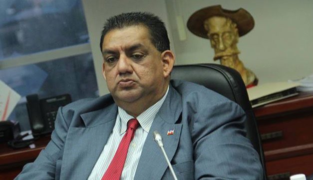 Cámara dará a conocer esta mañana el fallo contra diputado Alberto Romero