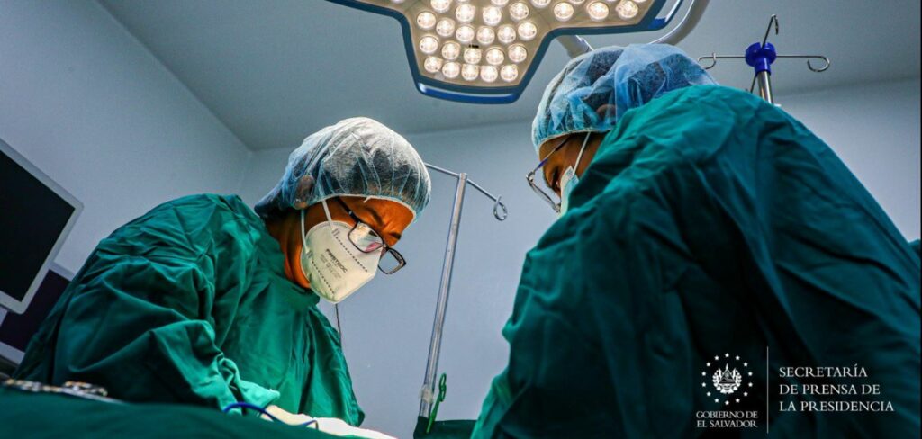 Siguen equipando la red pública hospitalaria con alta tecnología para atender a la población