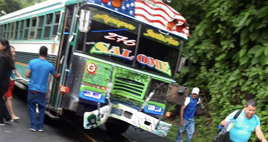 Motociclista fallece tras impactar de frente contra un autobús en Santa Ana