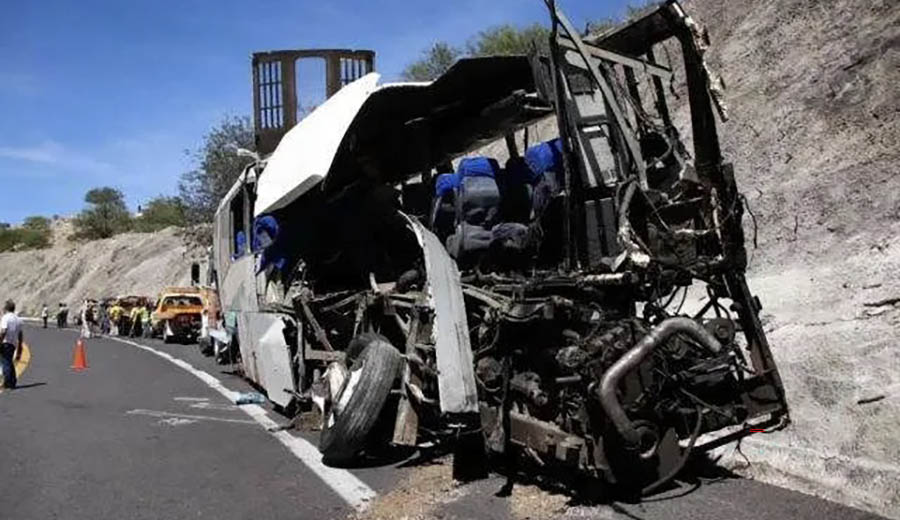 Accidente en autopista deja 16 migrantes muertos en México