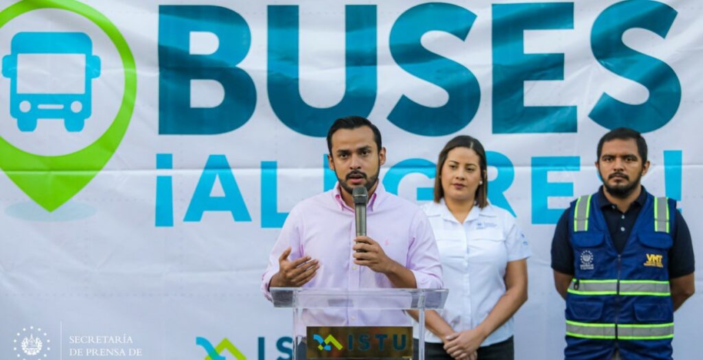 Lanzan el servicio de buses alegres para visitar distintos destinos turísticos del país