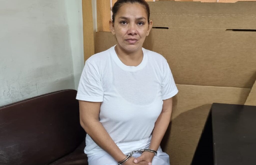 Envían a la cárcel a mujer acusada de quitarle la vida a su compañero de vida en San Vicente