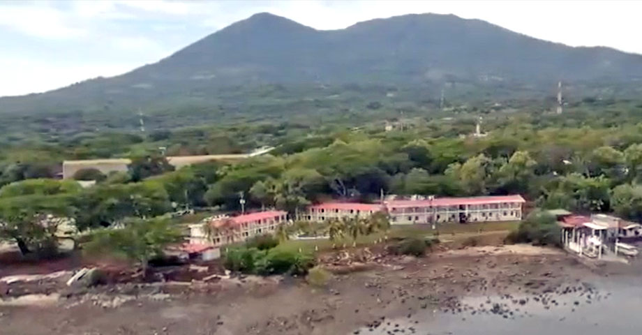 Entregan complejo habitacional para elementos de la Base Naval en La Unión