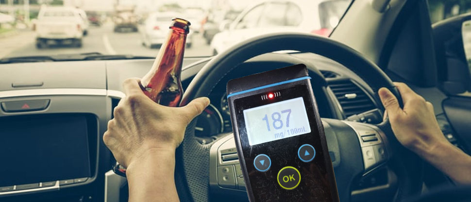 Conductor borracho desobedece las leyes de tránsito y termina bajo arresto