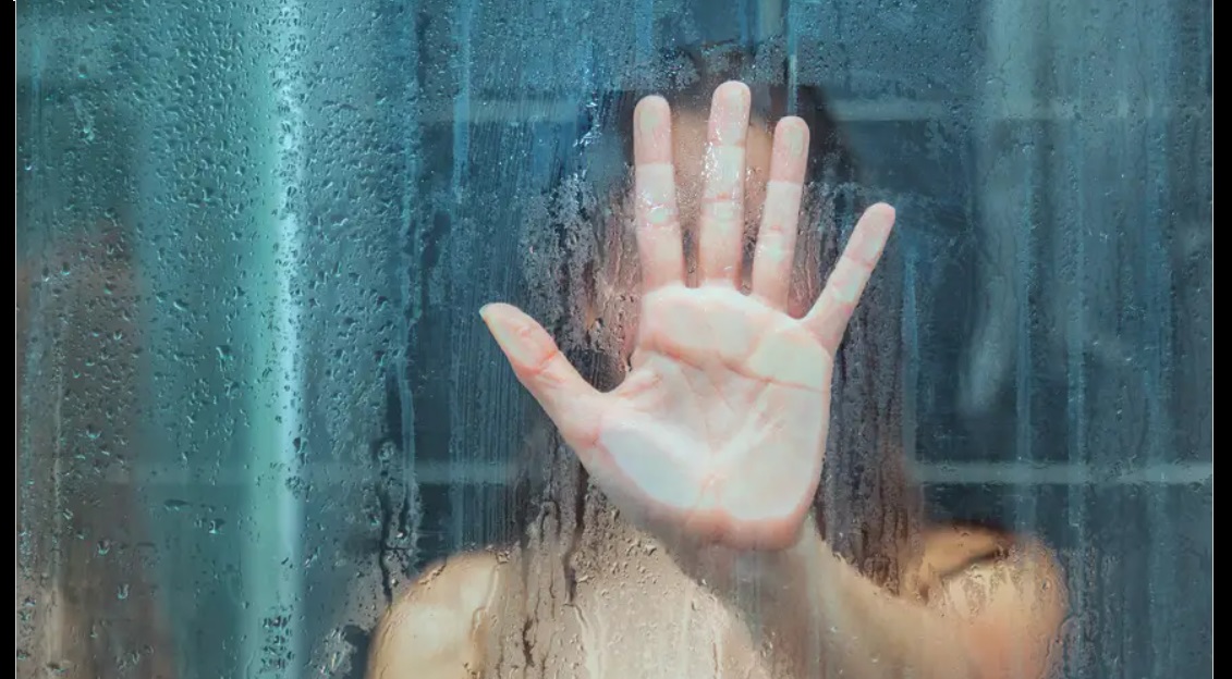 Tribunal condena a sujeto que se metió al baño de la vecina y abusó de ella