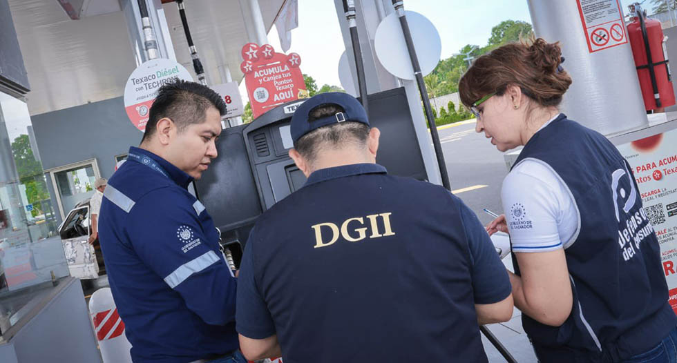 Autoridades inspeccionan gasolineras para verificar precio y calidad de los combustibles