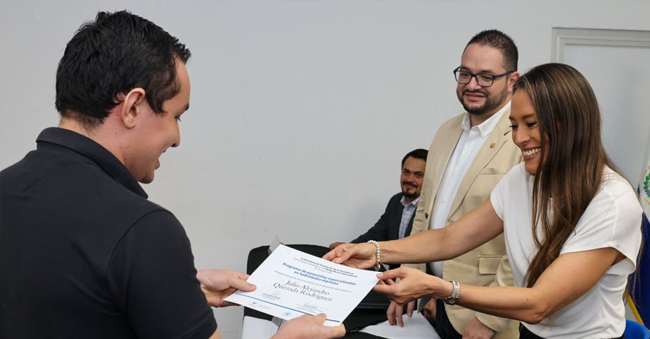 Lanzan programa de pasantías especializadas en habilidades digitales