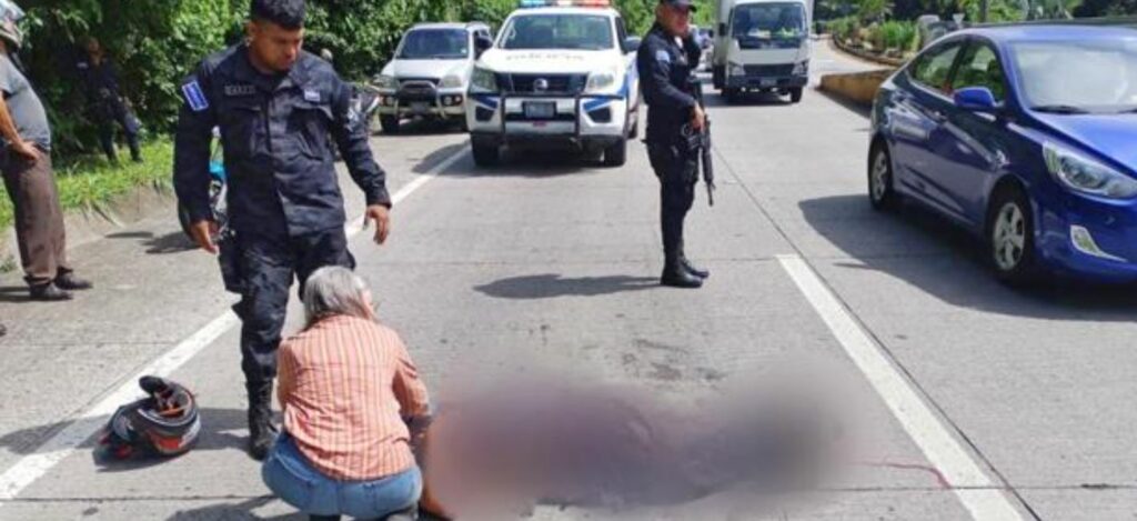 Sigue la racha de graves accidentes: Hombre se accidentó en carretera al Puerto de La Libertad