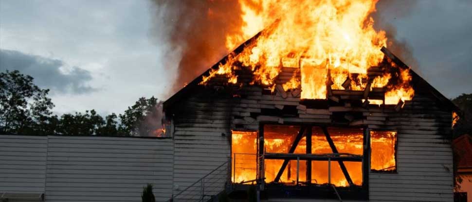 9 Personas pierden la vida tras incendio en un albergue de Francia