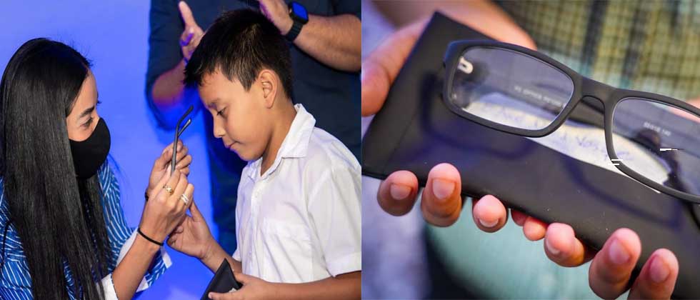 Entregan lentes oftálmicos a hijos de los vendedores del mercado Central