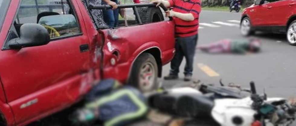 Dos lesionados de gravedad tras fuerte accidente de tránsito