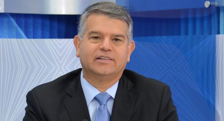 Luis Parada planea destituir a la Sala de lo Constitucional y regresar a los magistrados anteriores