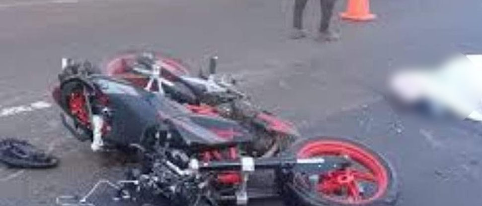 Motociclista muere tras impactar contra un bus en Santiago Texacuangos