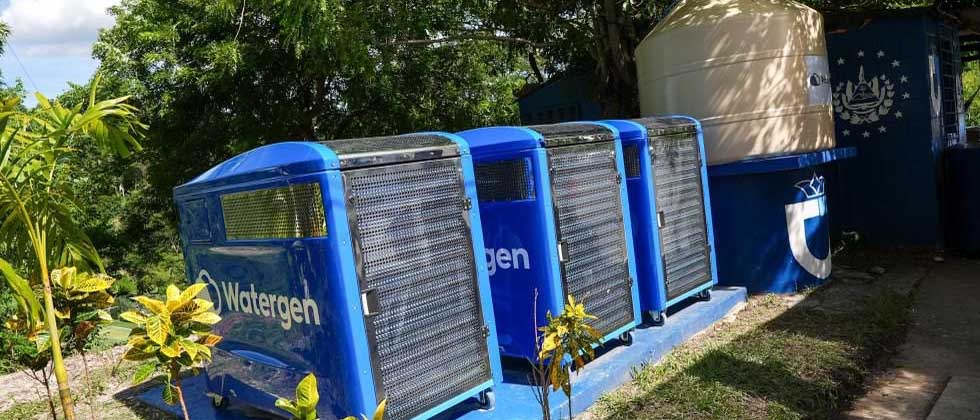 Entregan generadores de agua en La Campanera, Soyapango