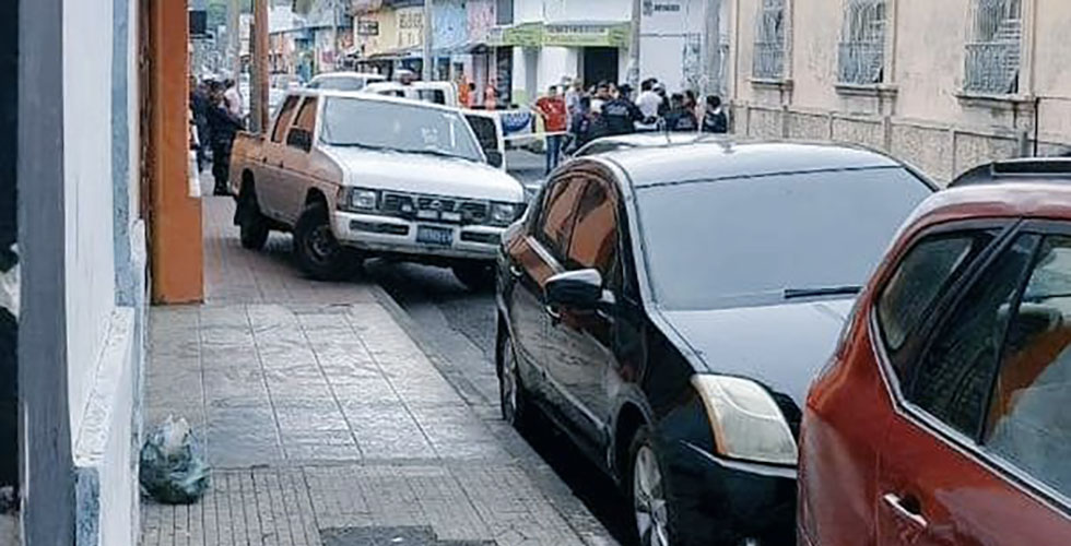 Hombre muere de un ataque cardíaco mientras conducía en Santa Ana