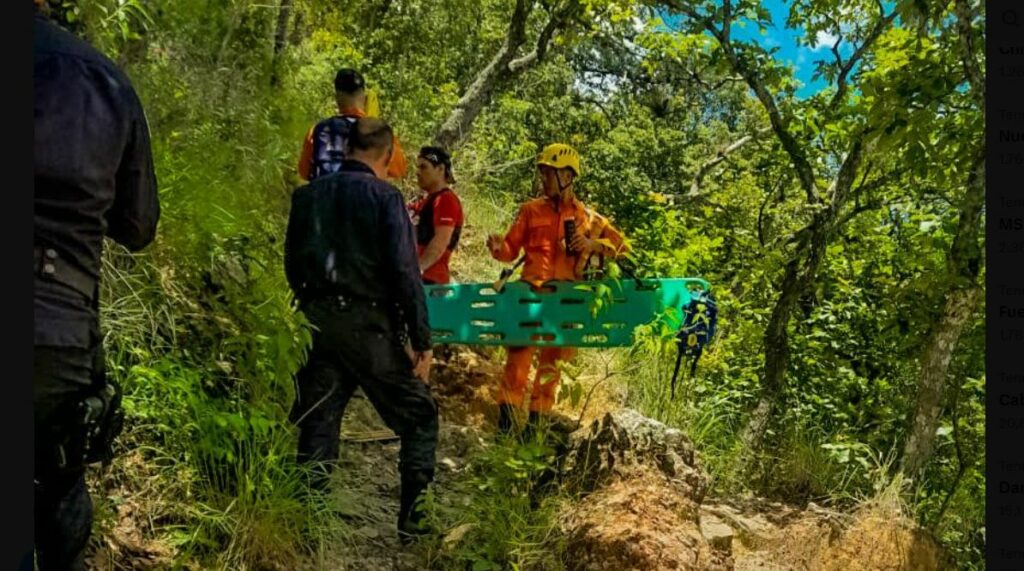 Rescatan a joven en el fondo de precipicio en La Peña de Cayaguanca, San Ignacio, Chalatenango