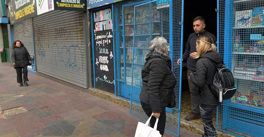 Argentina: Comerciantes cierran las puertas de sus tiendas por temor a saqueos
