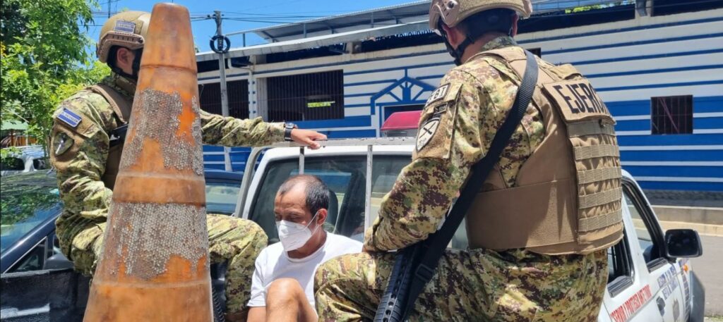 Envían a prisión a sujeto acusado de quitarle la vida a su sobrino mientras dormía