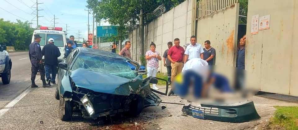 Conductor pierde el control y termina volcado en la Troncal del Norte