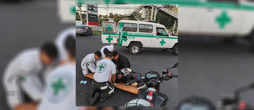 Arrollan a mujer ¡dentro de una gasolinera en San Salvador!