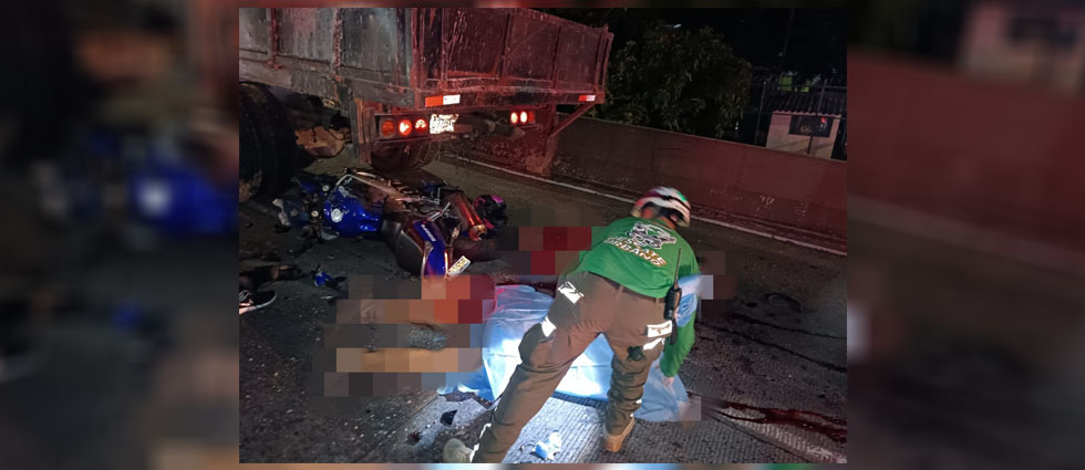 Joven pareja muere tras chocar contra un camión en el bulevar del Ejército