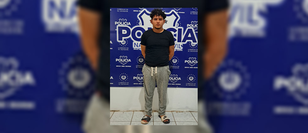 Policías detienen a sujeto que apuñaló a un hombre que luego pretendía quemar