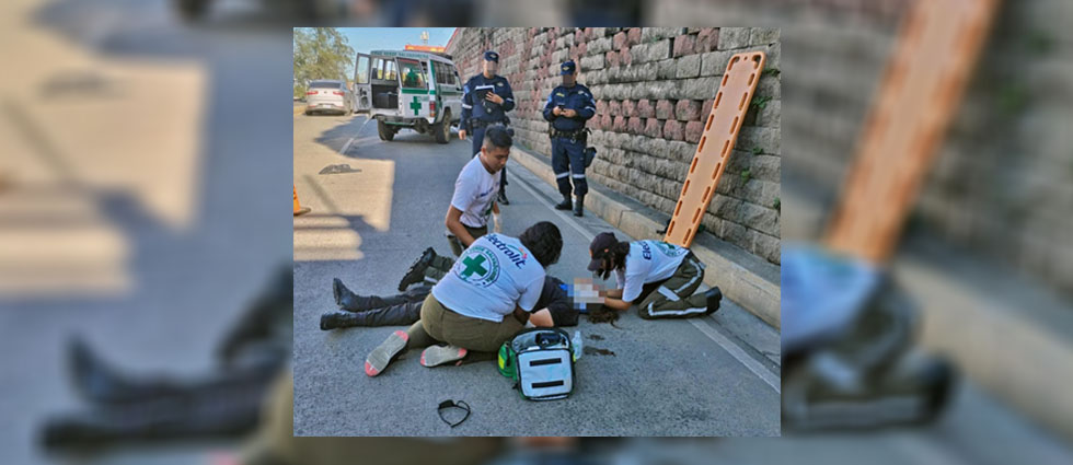 Auxilian a hombre que intentó quitarse la vida lanzándose de un paso a desnivel