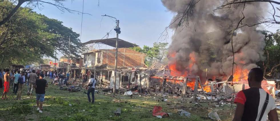 Atacan estación de policía en Colombia y reportan varias víctimas, incluidas civiles