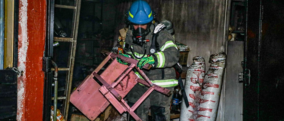 Incendio consume productos de primera necesidad en un negocio de Ilopango
