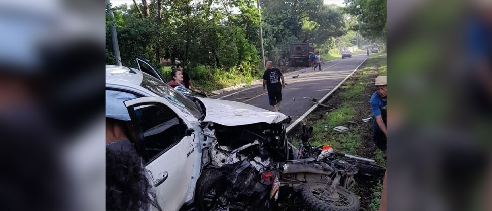 Una niña resulta lesionada en fuerte choque entre moto y un pick up en San Miguel