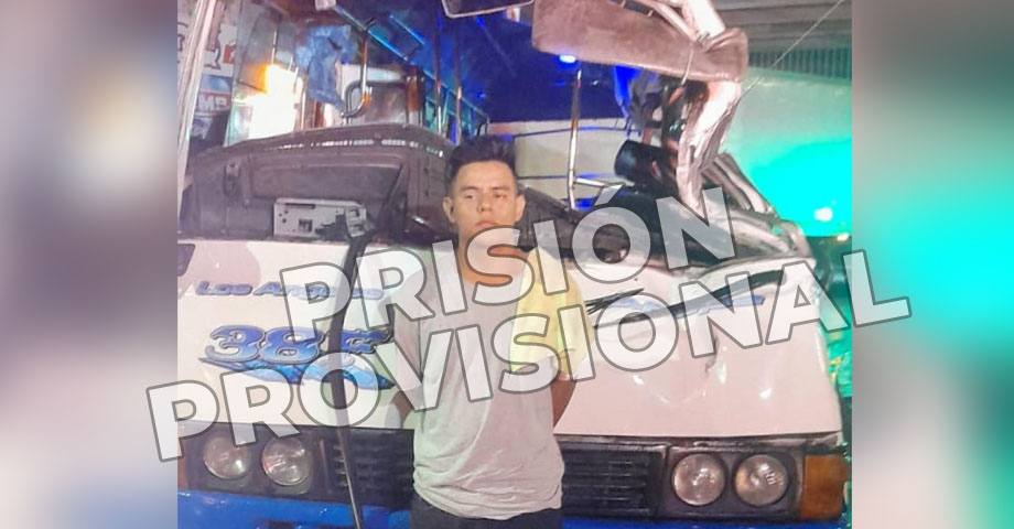 Ordenan prisión para conductor de microbús que volcó debido a la imprudencia