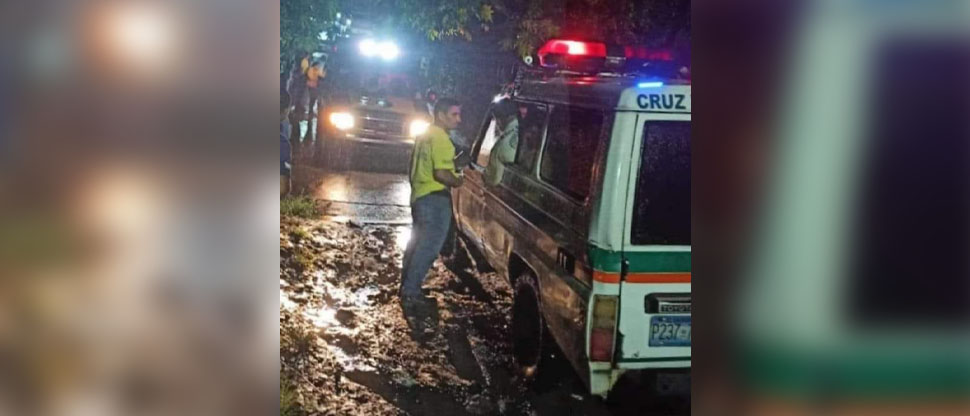 Buscan a jovencita de 16 años arrastrada por crecida de río en El Congo, Santa Ana