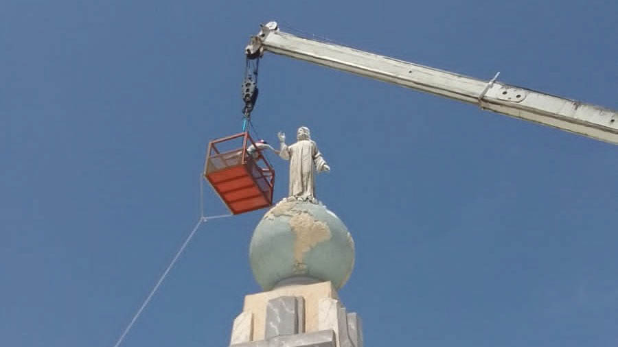 Restauradores internacionales evalúan condición del monumento al Salvador del Mundo