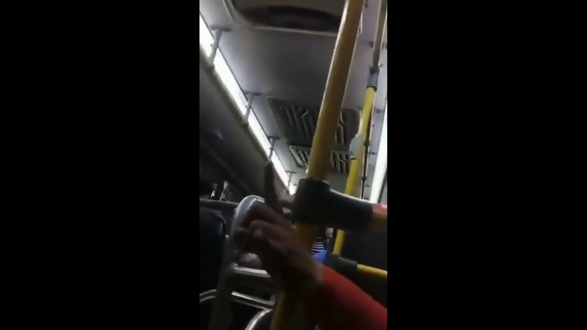 PNC captura a sujeto que intimidaba a pasajeros de bus haciendo señales ...