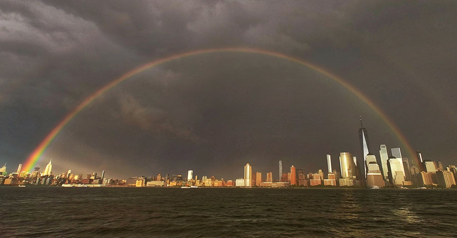 Arcoíris ilumina el horizonte de la ciudad de Nueva York en pleno 11 de septiembre