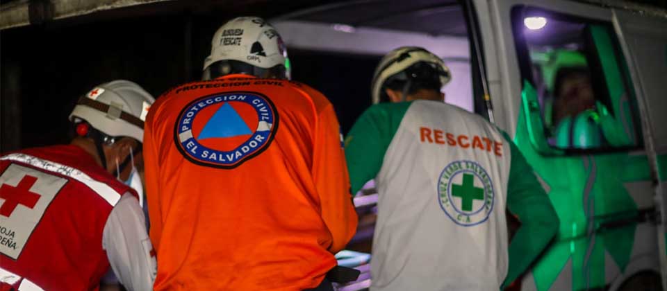 Auxilian a ancianita tras incendiarse su casa en Colón