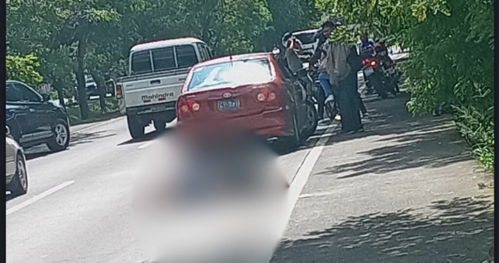 Mujer pierde la vida esta tarde al intentar cruzar la carretera en carretera de Oro, Ilopango