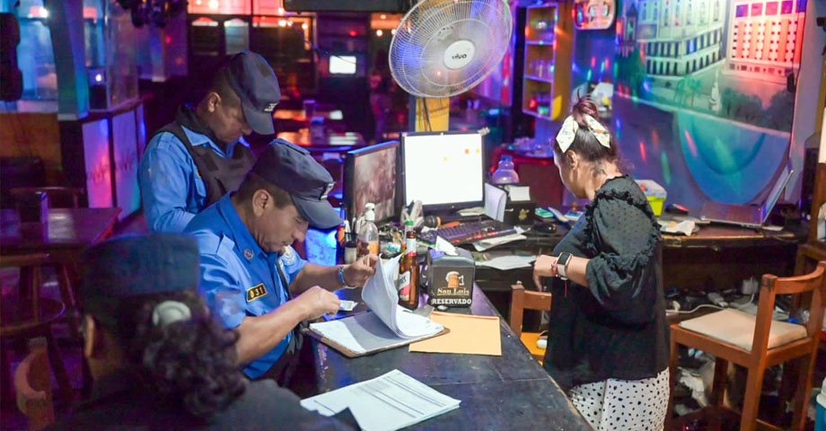 Realizan inspección en bares y cervecerías de San Salvador para verificar su legalidad
