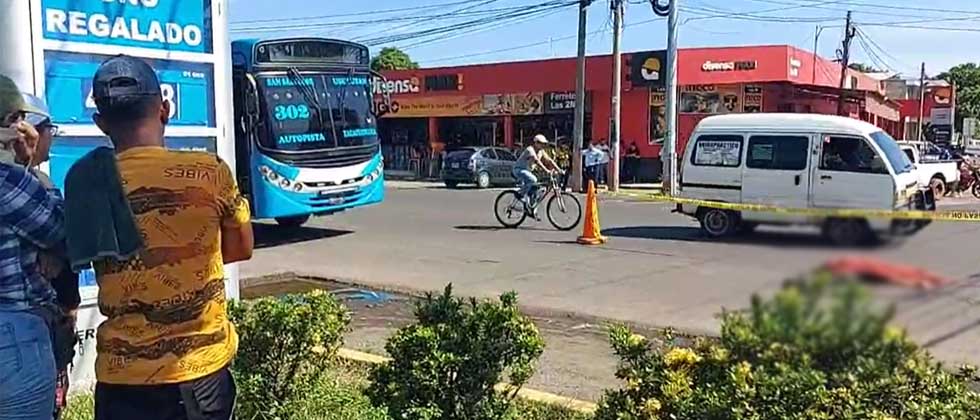 Hombre muere tras ser atropellado por un bus en Usulután