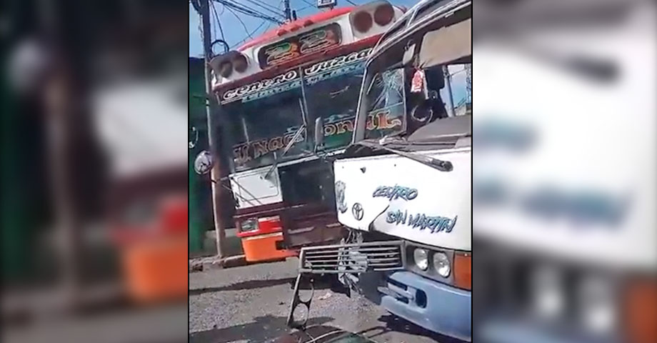 Busero se pasa el semáforo en rojo y provoca accidente en San Salvador ...