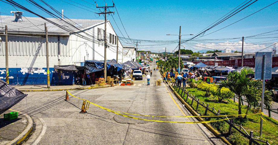 Intervienen calle frente a mercado La Tiendona donde se presentó un hundimiento