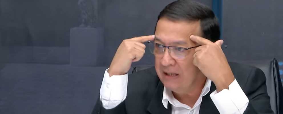 Carlos Araujo le propone a ARENA y el FMLN que deben disolverse