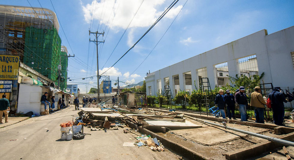 Vendedores informales siguen desmontando sus puestos voluntariamente en el Centro de San Salvador